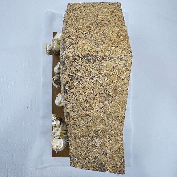 Vintage 13 pc Manger Nativity Set Gold Ceramic Figurines Wood Straw Christmas - Picture 6 of 16